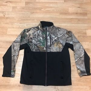Kings River men’s camo zip up jacket size M